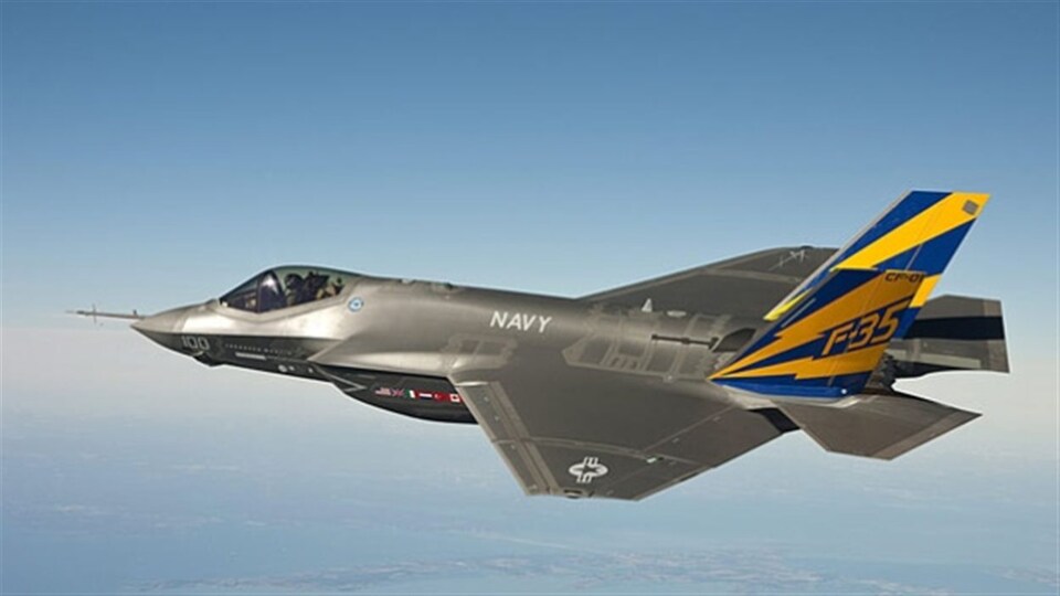 Un chasseur F-35 dans le ciel