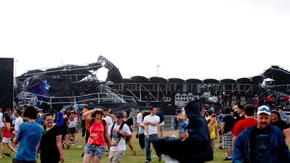 Effondrement d'une scène lors du Bluesfest d'Ottawa en 2011.