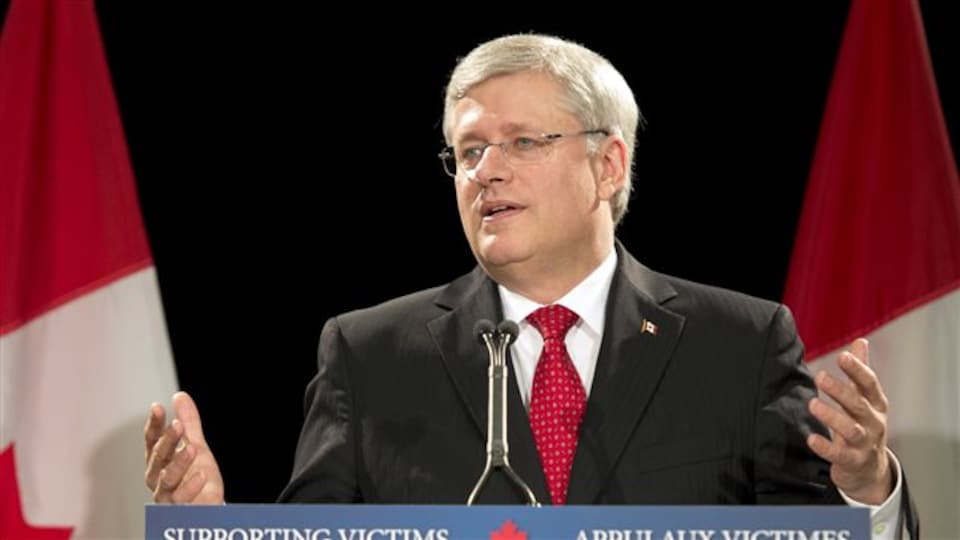 Stephen Harper en conférence de presse à Toronto