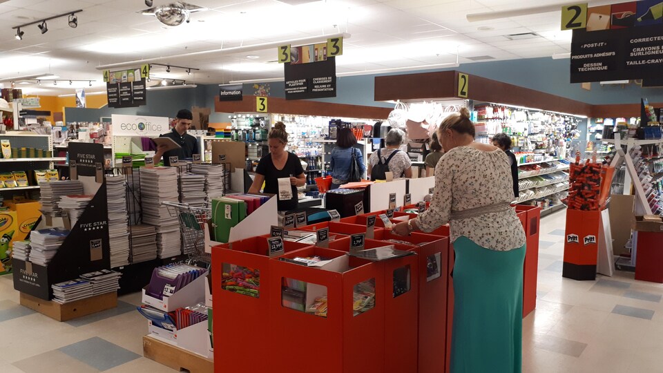 Achat de matériel scolaire à la Biblairie GGC de Sherbrooke