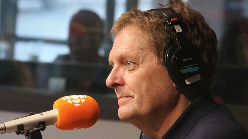 Alain Crevier en studio.