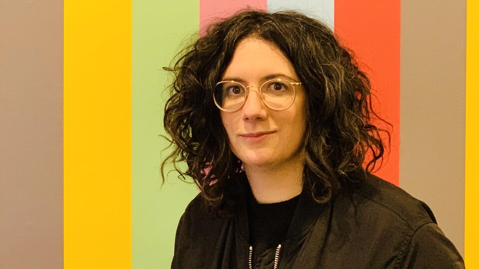 La pianiste et compositrice Alexandra Stréliski à ICI Toronto.