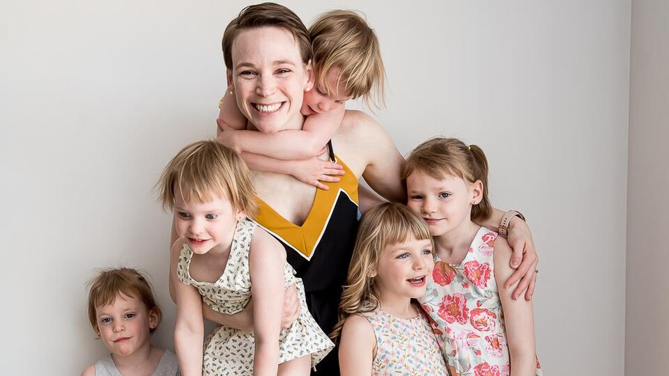Andrée-Anne Généreux et ses cinq filles.