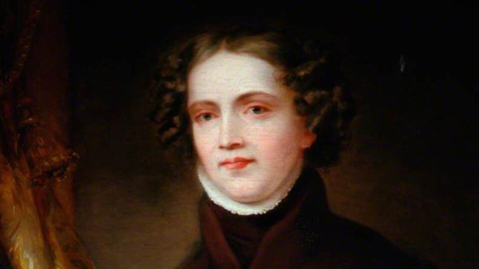 Un portrait ancien d'une femme aux lèvres roses.