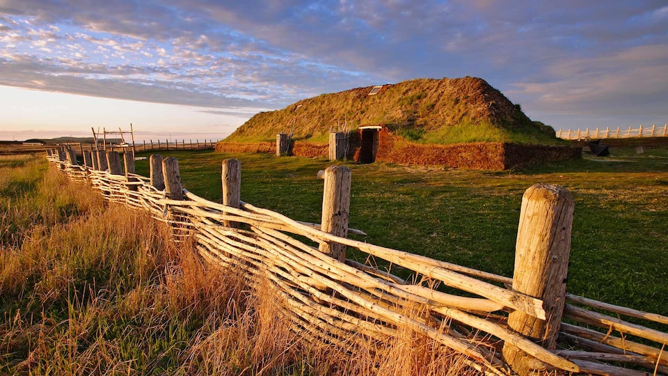Reconstitution d'une maison longue Vikings à Terre-Neuve
