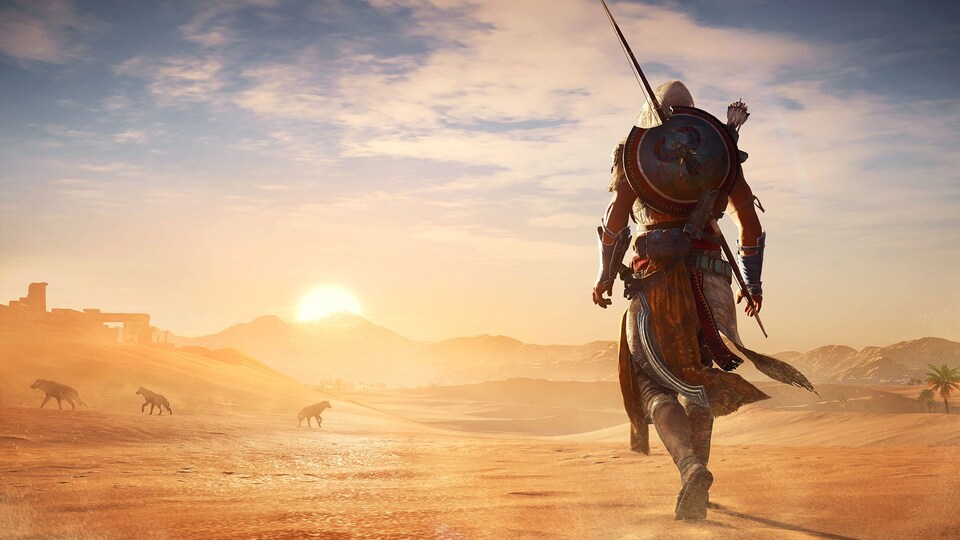 Vue d'un soldat de l'Antiquité de dos, qui marche dans le désert, au soleil levant
