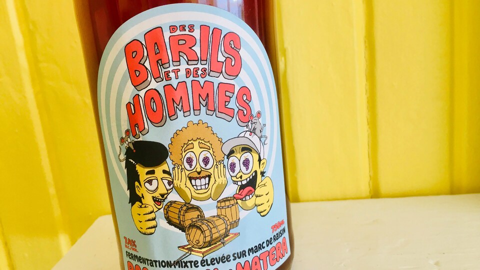 Une bouteille de bière Des barils et des hommes