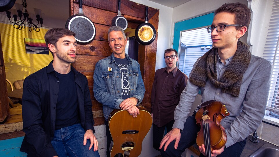 Le groupe Early Spirit, et son violonniste Gabriel Dubreuil.
