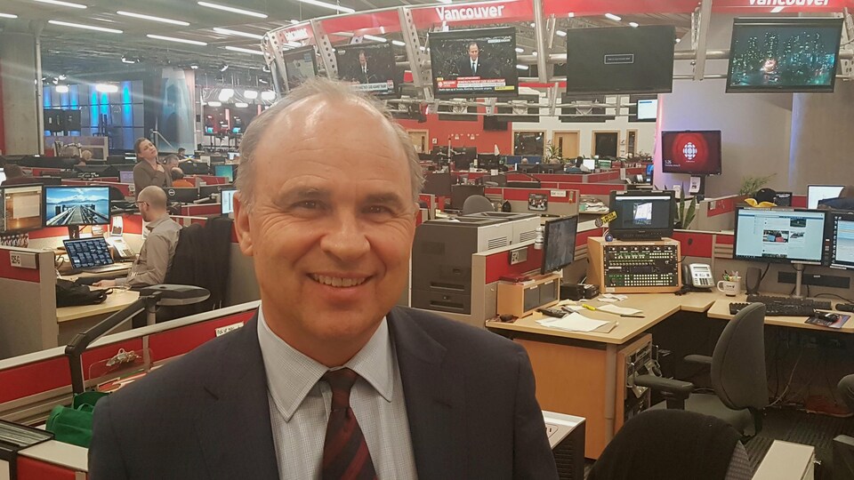 L'homme d'affaires Rick Peterson annonce le dépôt de sa candidature à la direction du parti conservateur du Canada lors de son passage dans les bureaux de Radio-Canada
