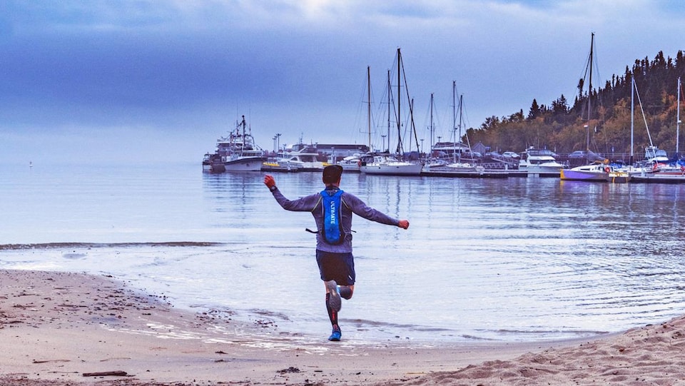 Tous les coureurs participant au Beluga Ultra-Trail termineront leur parcours sur la plage de Tadoussac,
