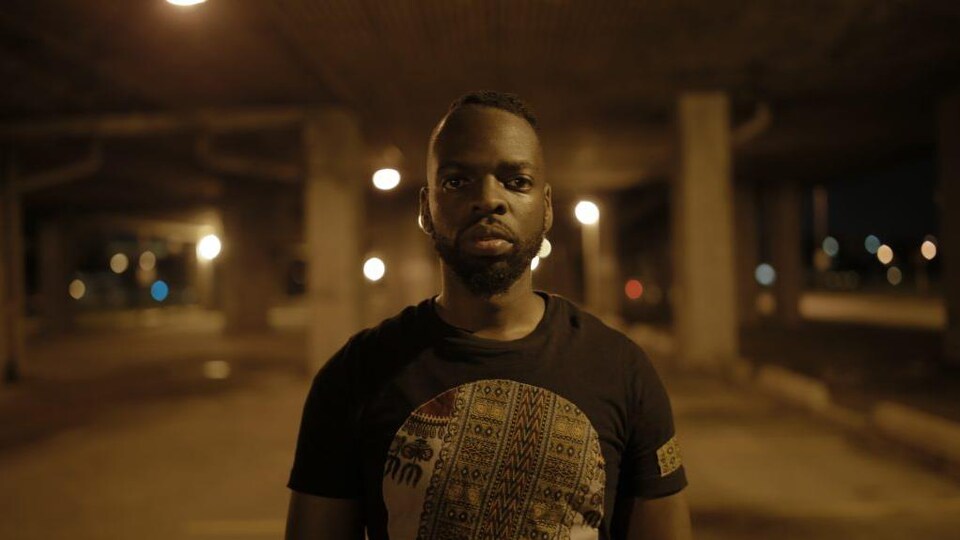 Ricardo Lamour, alias Emrical, est artiste et entrepreneur social.