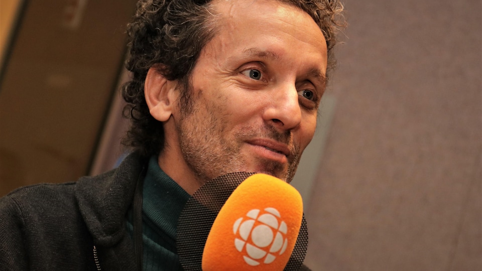 André Sauvé est captif pendant l'entrevue.