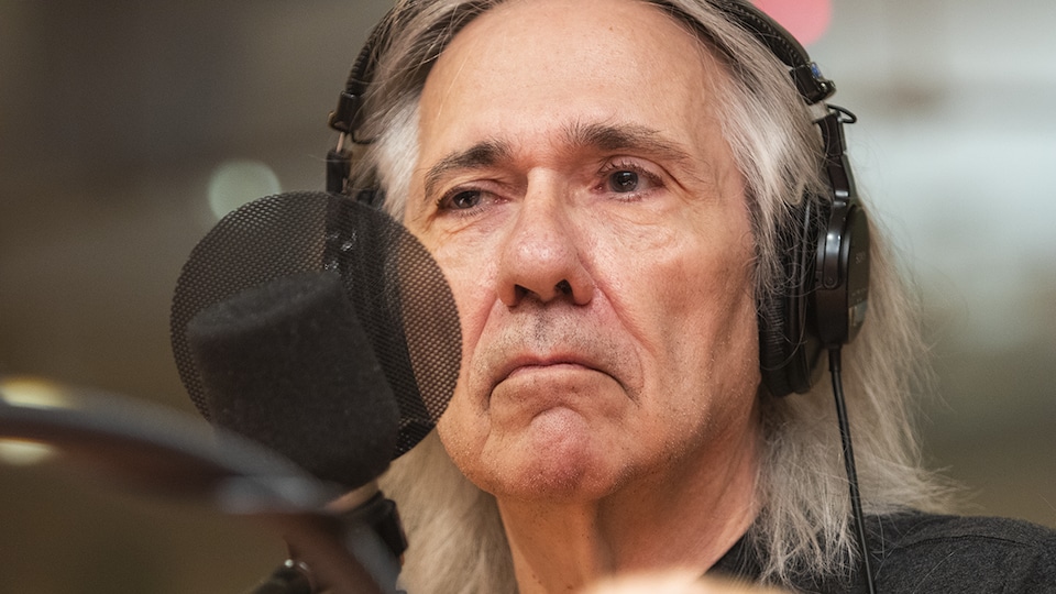 Roger Cantin au micro de Stéphan Bureau.