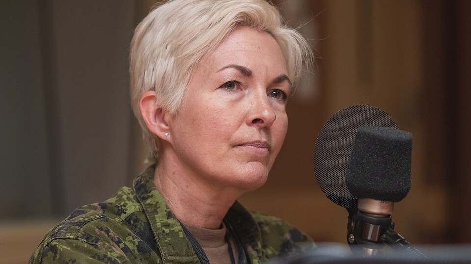 Jennie Carignan au micro de Stéphan Bureau.