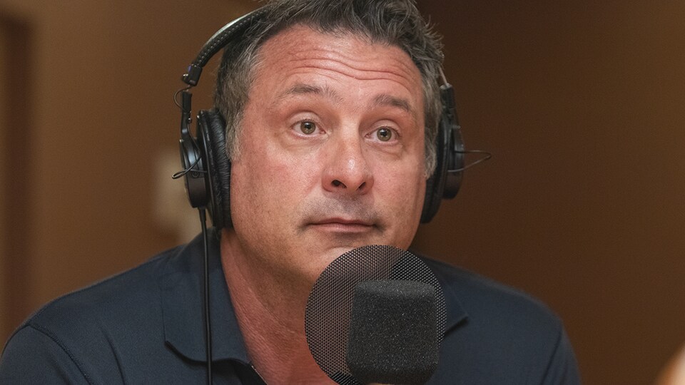 Enrico Ciccone au micro de Stéphan Bureau.
