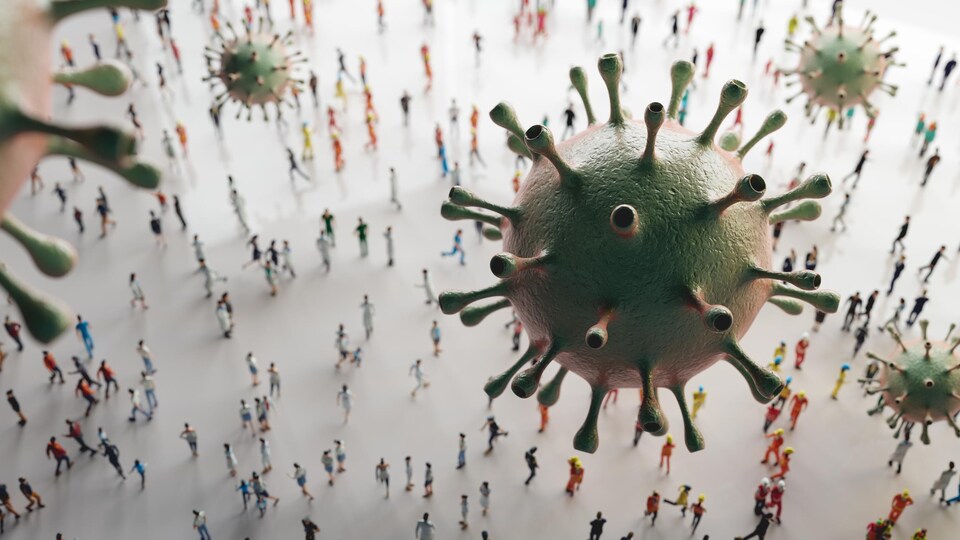 Des représentations de coronavirus en suspension au-dessus d'une foule.