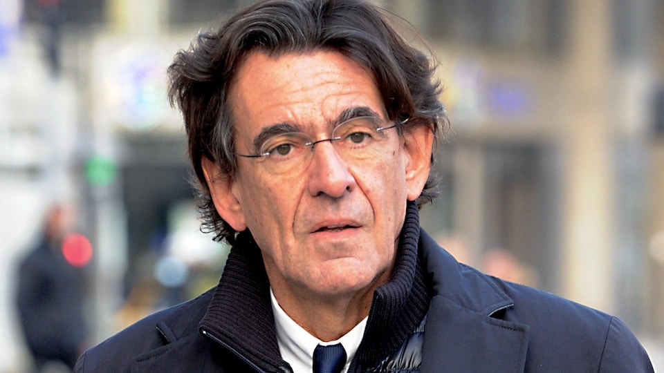 Le philosophe et ex-ministre français de l'Éducation Luc Ferry à son arrivée au Palais de Justice de Chambéry, en 2016. 