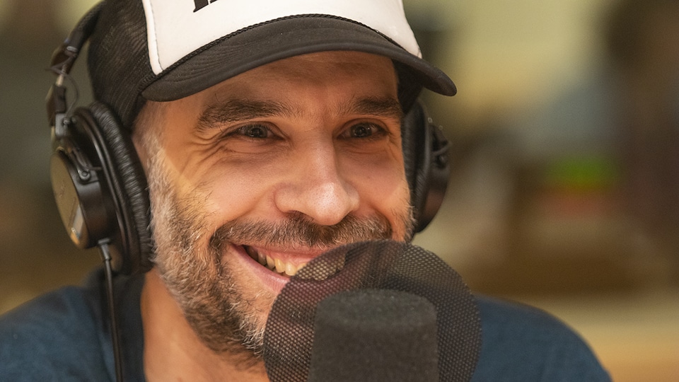 Poirier au micro de Stéphan Bureau.