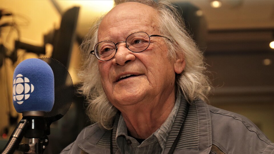 L'artiste québécois Raôul Duguay au micro de Stéphan Bureau