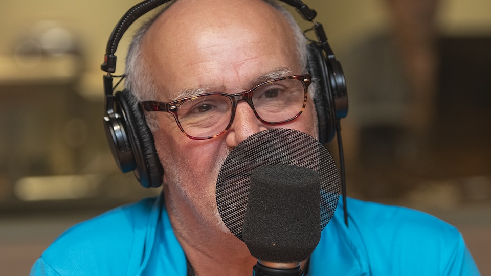 Christian Tétreault au micro de Stéphan Bureau.