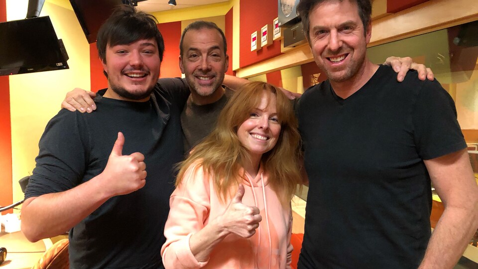 Émile Bilodeau, France D'Amour, Pierre Brassard et Patrice Robitaille dans le studio de Pouvez-vous répéter la question?