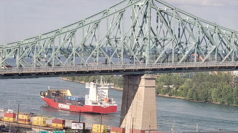 Cargo pont Jacques Cartier