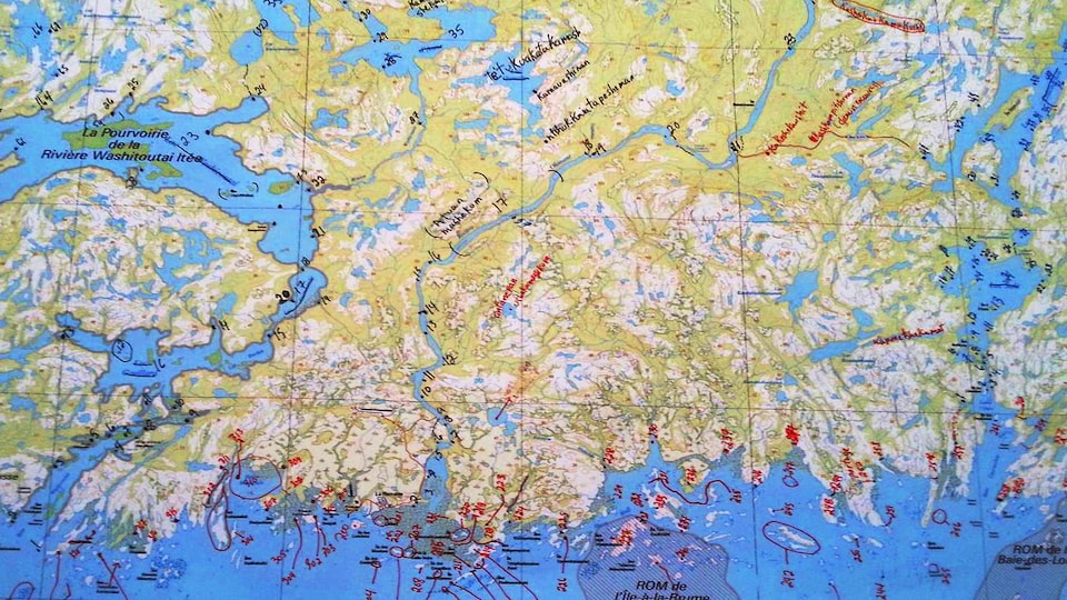 Une carte géographique avec des notes au crayon dessus.