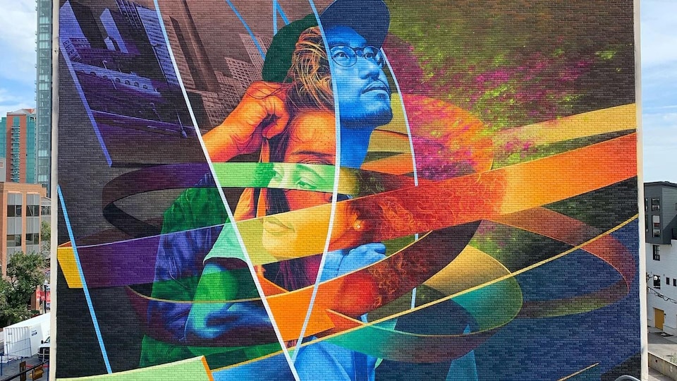 une peinture murale géante colorée