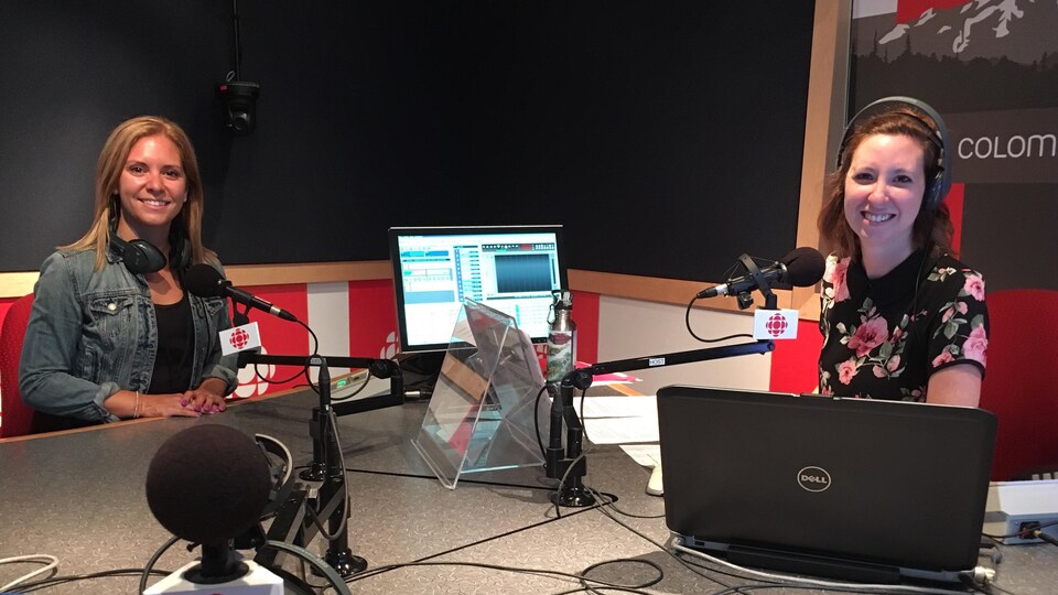 L'animatrice et son invitée dans le studio de Culture et confiture