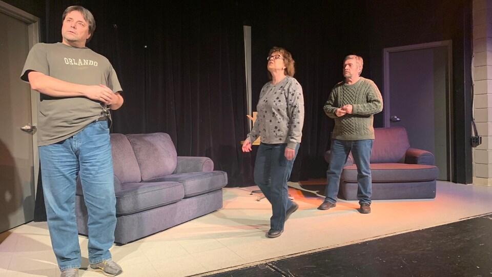 3 acteurs répètent une pièce de théâtre