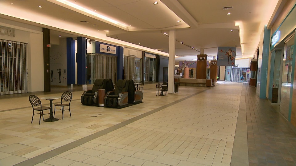 Le centre commercial Fleur de Lys à Québec, complètement désert lors de la pandémie de la COVID-19 en mars 2020.