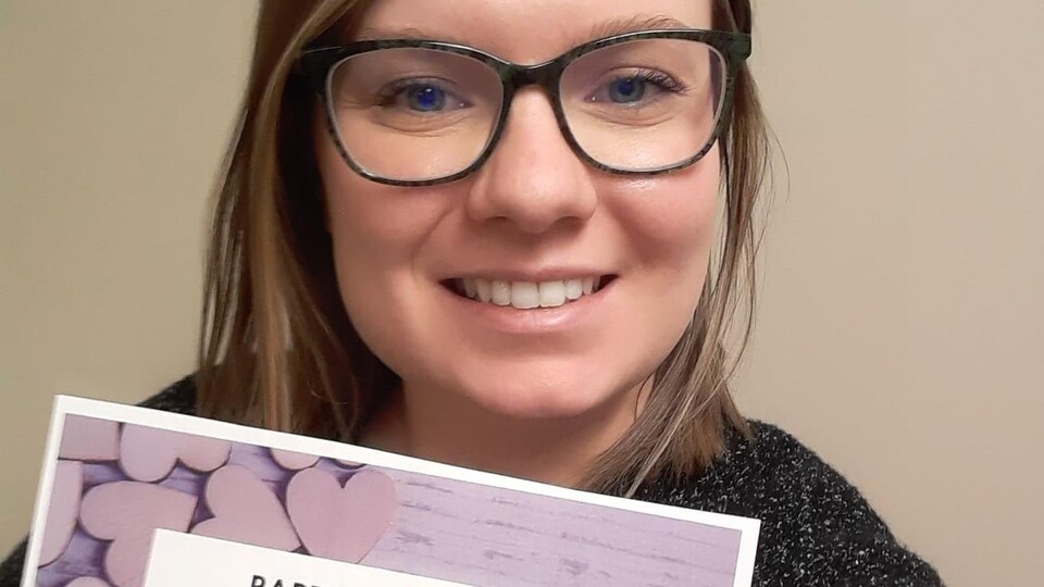 Portrait de Mireille Charlebois et d'une affiche du projet.