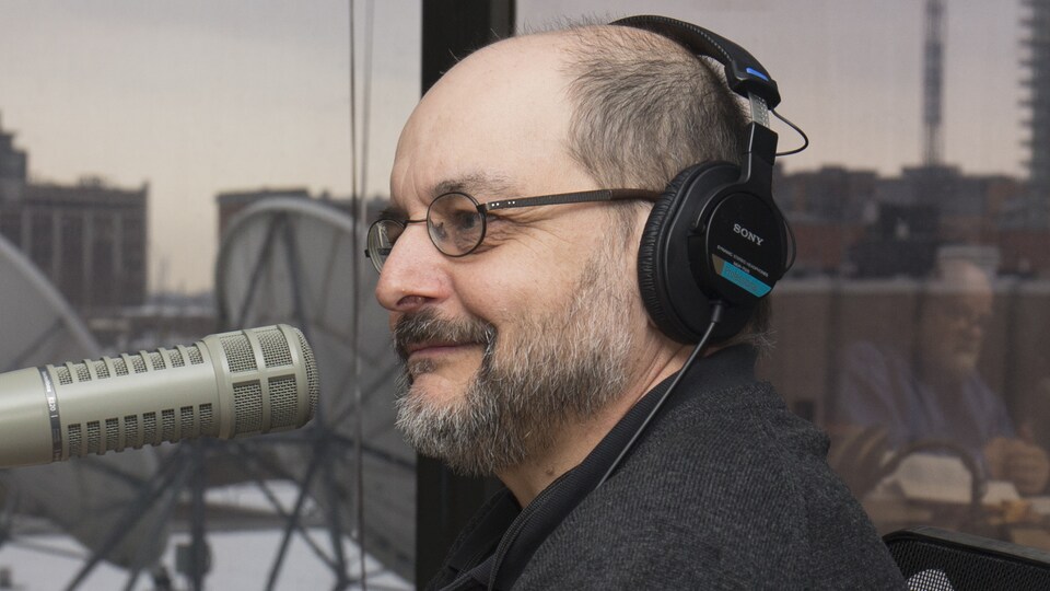 Benoît Melançon au studio 89 de Radio-Canada, à Montréal, le 16 février 2018