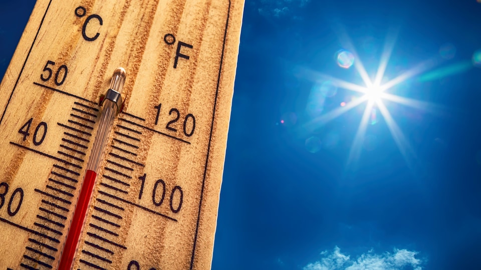 Un thermomètre sous le soleil