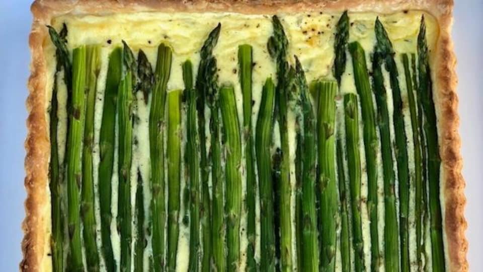 Tarte aux asperges et ricotta.