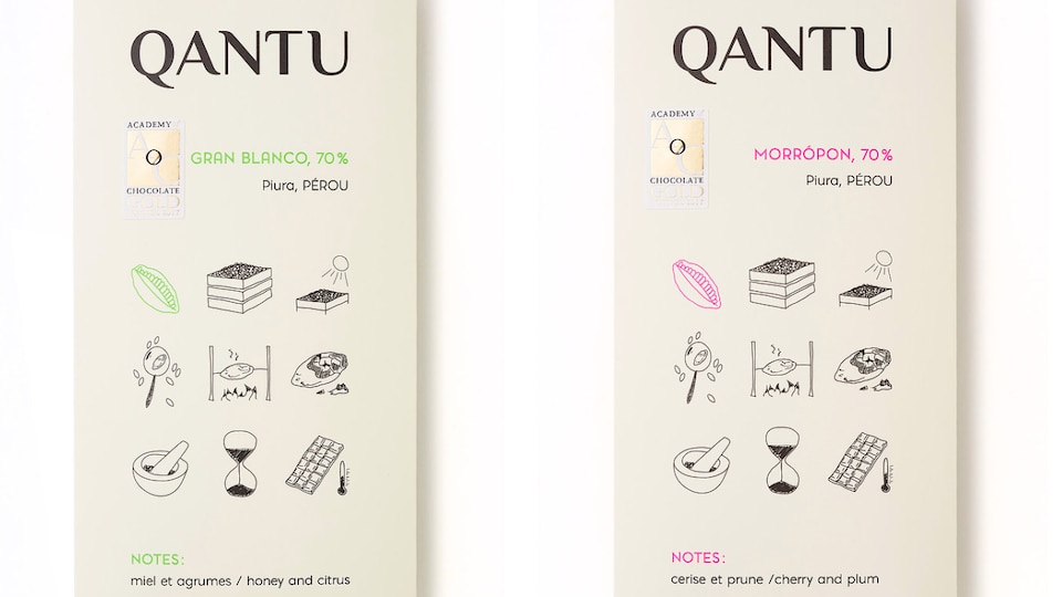 Deux tablettes de chocolat Qantu dans leur emballage.