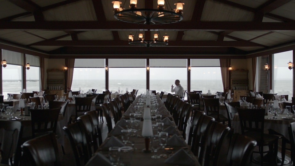 L'hotel Belle Plage de Matane a servi de lieu de tournage pour le projet Hors-saison de Vivier 48, un collectif de vidéastes matanais.
