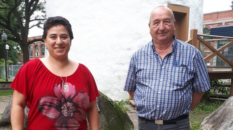 Une femme et un homme au Parc du Petit moulin