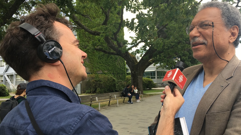 Daniel Pauly, biologiste et professeur à l'Université de la Colombie-Britannique en entrevue avec Arnaud Decroix, animateur de l'émission radio, Les samedis du monde.