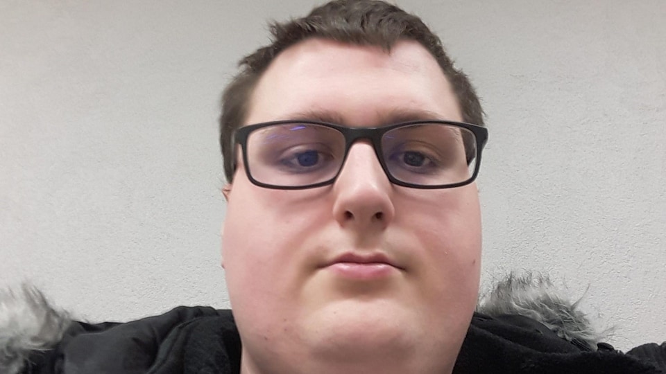 David Chabot regarde la caméra pour sa photo de profil sur Twitch.tv.