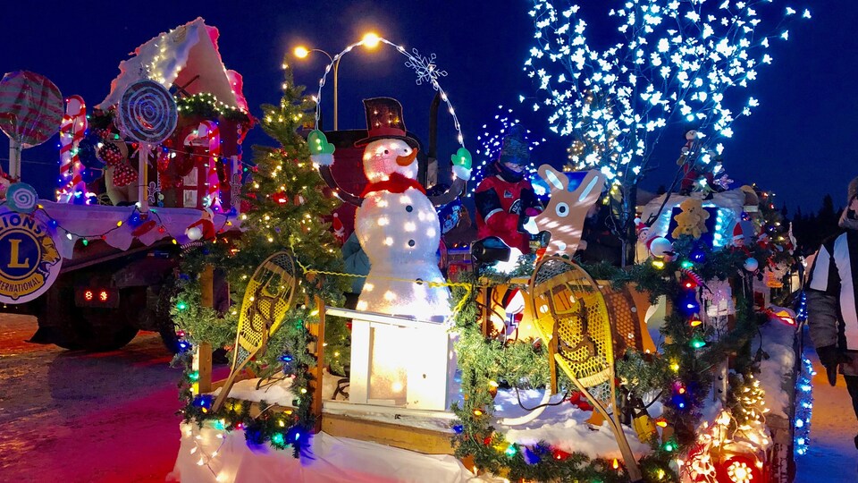 Défilé de Noël à Port-Cartier : char allégorique