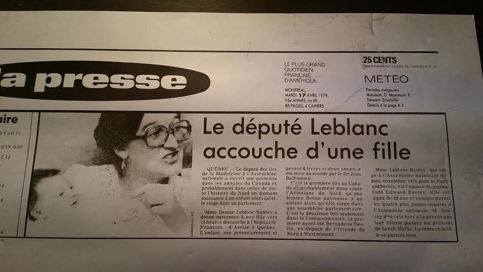Coupure du journal La Presse en date du 17 avril 1979 avec la députée Denise LeBlanc qu fut la première femme de l'Assemblée Nationale  a mettre au monde un enfant pendant un mandat.