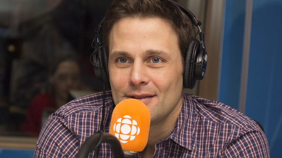 Sébastien Kfoury répond aux questions de Franco Nuovo au studio 17 de Radio-Canada, à Montréal, le 20 mai 2018.