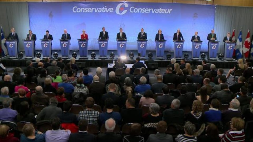 Candidats à la direction du Parti conservateur du Canada lors du débat en français à Québec en janvier 2017.