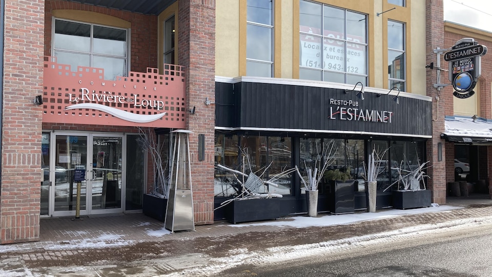 La façade du resto-pub L'estaminet à Rivière-du-Loup