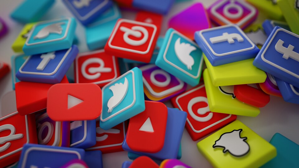 Logos de Pinterest, Facebook, Twitter, Snapchat, YouTube, Instagram