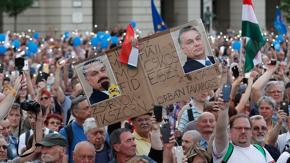 Le 8 mai dernier, des milliers de personnes ont manifesté dans les rues de Budapest contre le gouvernement de Viktor Orban.