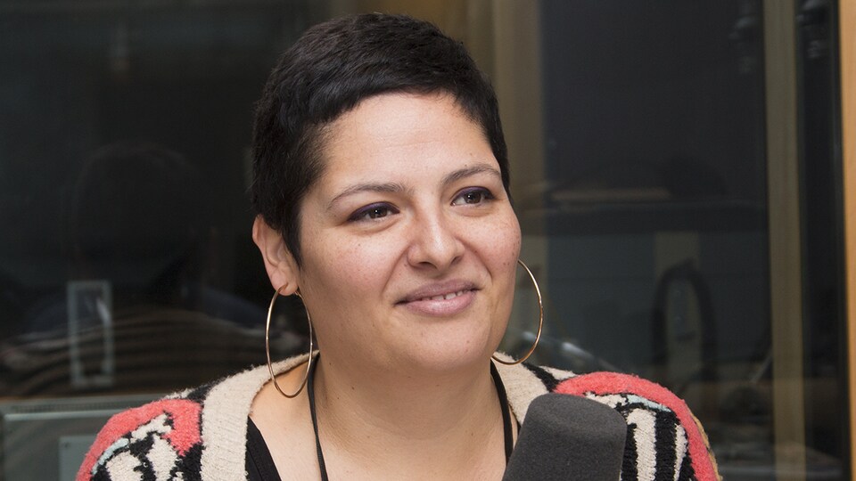 Mara Gourd-Mercado au studio 91 de Radio-Canada, à Montréal, le 5 novembre 2017