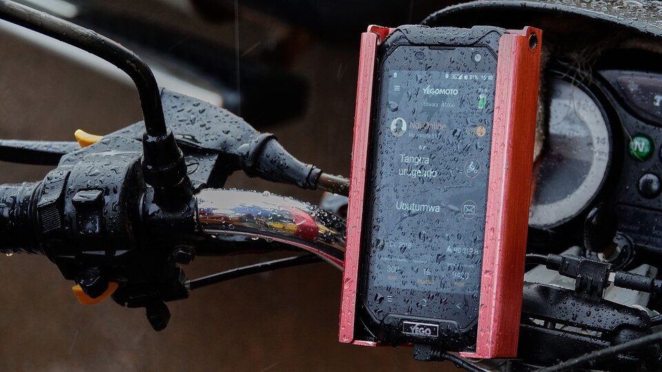 Un taximètre GPS, de la compagnie Yego Moto. Une application sur cellulaire.