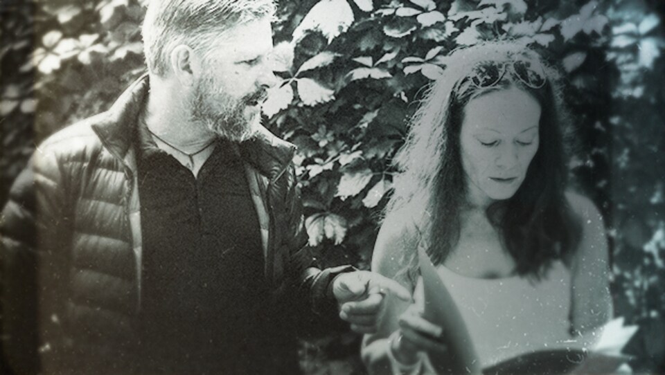 Stéphane Berthomet et Patricia Rochette, au cimetière où serait enterrée la noyée